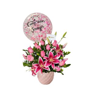 Arreglo de 12 rosas lilium y globo personalizado