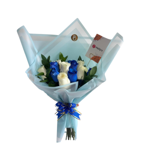Ramo de 12 de rosas blanco y azul